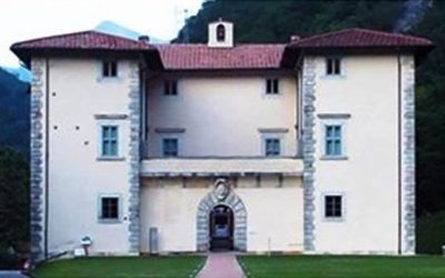 Sabato 22 Agosto 2020, ore 21:30, presso la Villa Medicea di Seravezza, Lucca, Valerio Varesi presenta GLI INVISIBILI.